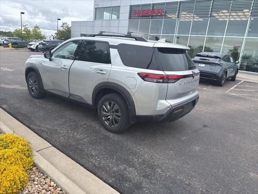 2022 Nissan Pathfinder SV 4WD