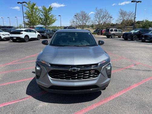 Sterling Gray Metallic 2024 Chevrolet Trax FWD 1RS