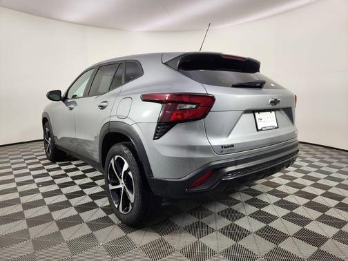 Sterling Gray Metallic 2024 Chevrolet Trax FWD 1RS