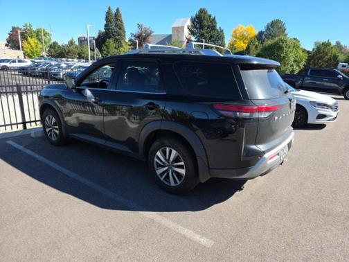 2022 Nissan Pathfinder SL 4WD