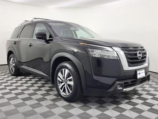 2022 Nissan Pathfinder SL 4WD