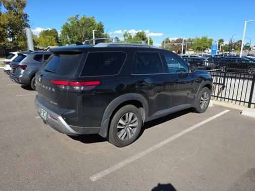 2022 Nissan Pathfinder SL 4WD