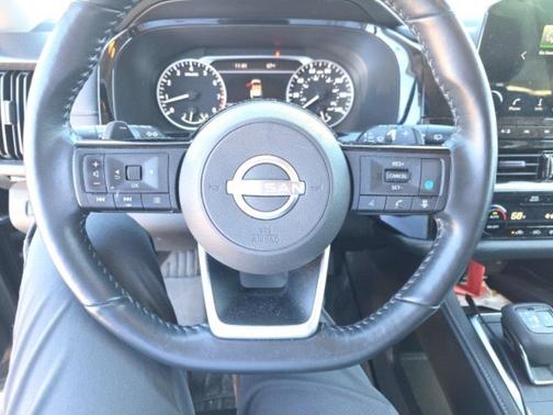 2022 Nissan Pathfinder SL 4WD
