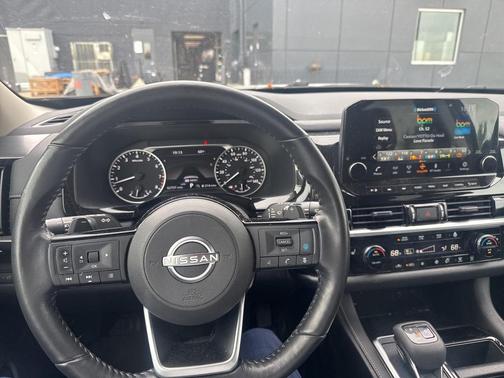 2022 Nissan Pathfinder SL 4WD
