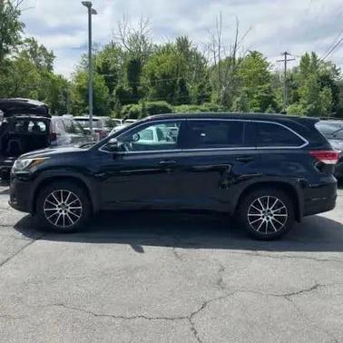2017 Toyota Highlander SE