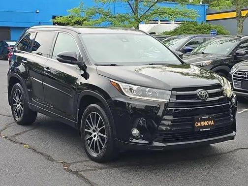 2017 Toyota Highlander SE