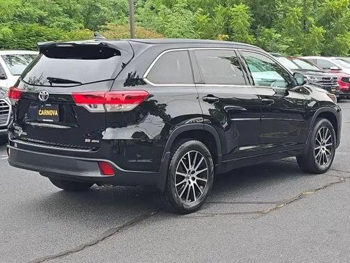 2017 Toyota Highlander SE