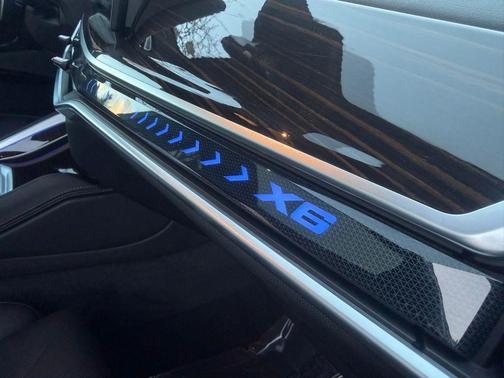 2025 BMW X6 xDrive40i