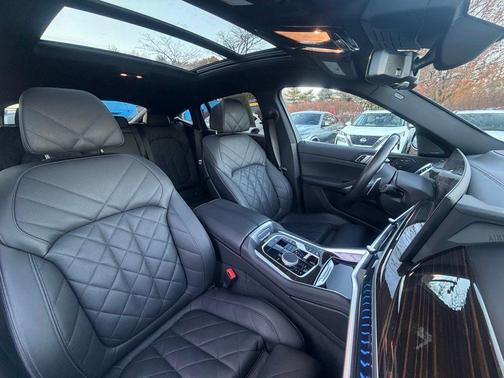 2025 BMW X6 xDrive40i