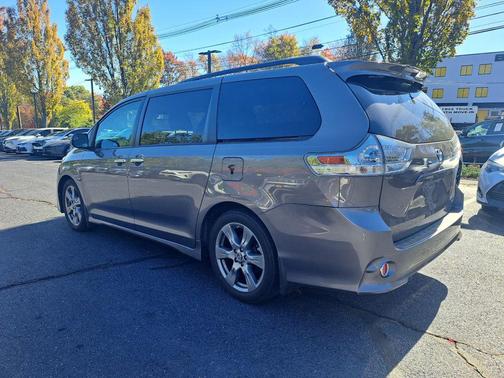 2018 Toyota Sienna SE