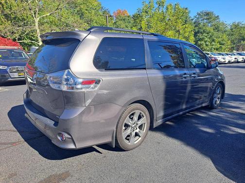 2018 Toyota Sienna SE