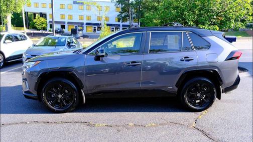 2022 Toyota RAV4 Hybrid SE