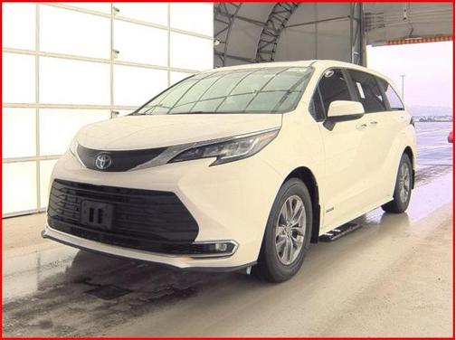 2021 Toyota Sienna XLE 7 Passenger