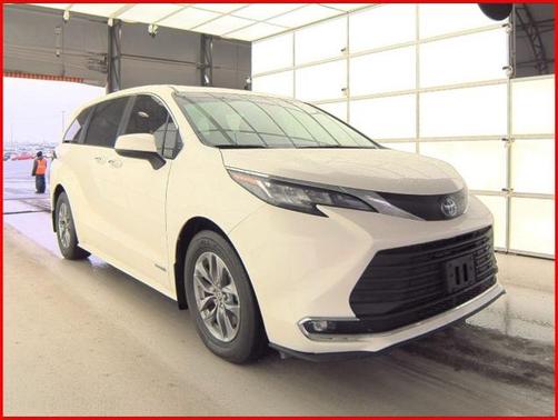 2021 Toyota Sienna XLE 7 Passenger
