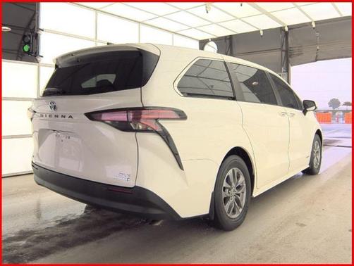 2021 Toyota Sienna XLE 7 Passenger