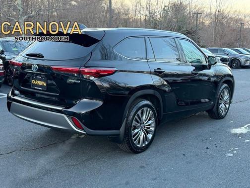 2021 Toyota Highlander Hybrid Platinum