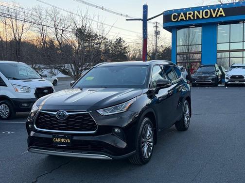 2021 Toyota Highlander Hybrid Platinum
