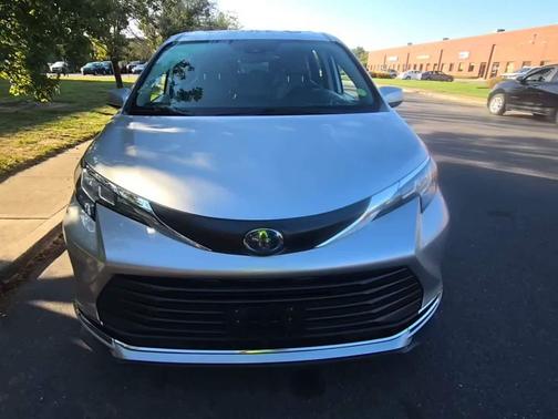 2022 Toyota Sienna XLE 8 Passenger