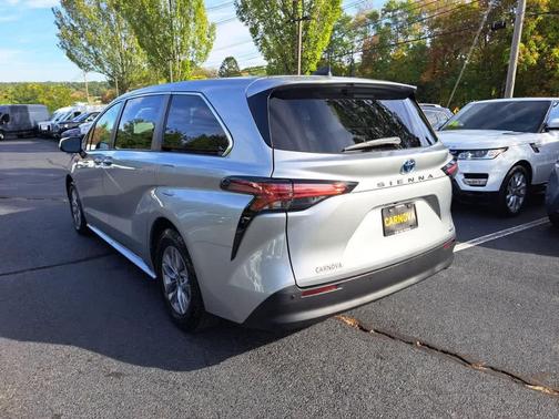 2022 Toyota Sienna XLE 8 Passenger