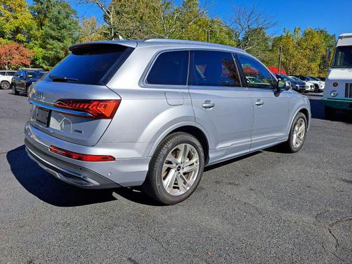 2022 Audi Q7 55 Premium Plus