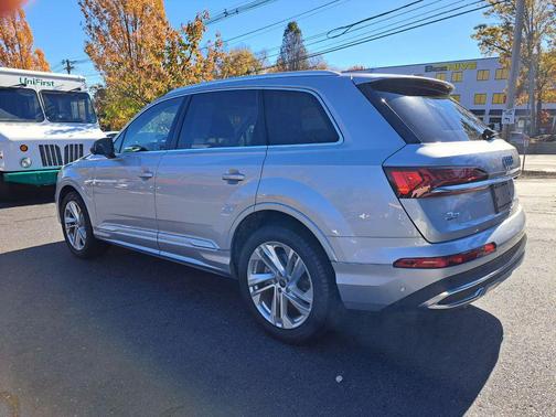 2022 Audi Q7 55 Premium Plus