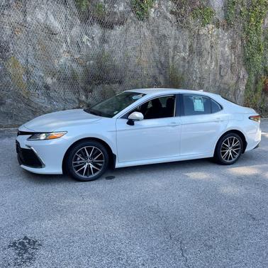 2023 Toyota Camry Hybrid XLE