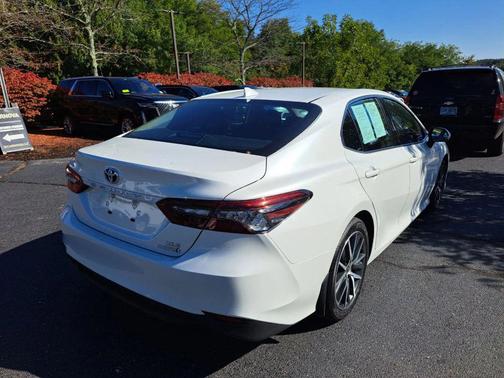 2023 Toyota Camry Hybrid XLE
