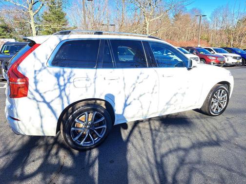 2019 Volvo XC90 T6 Momentum