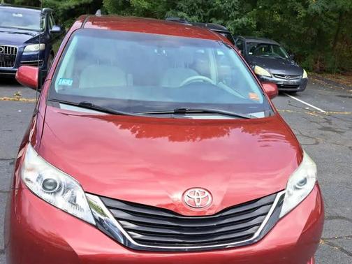 2013 Toyota Sienna LE