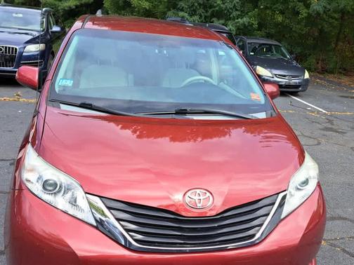 2013 Toyota Sienna LE