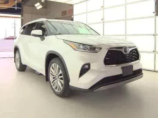 2023 Toyota Highlander Hybrid Platinum