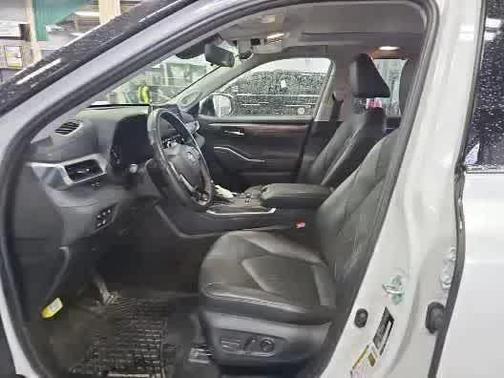 2023 Toyota Highlander Hybrid Platinum