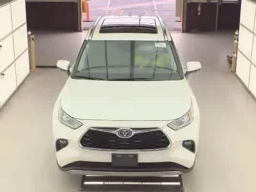 2023 Toyota Highlander Hybrid Platinum