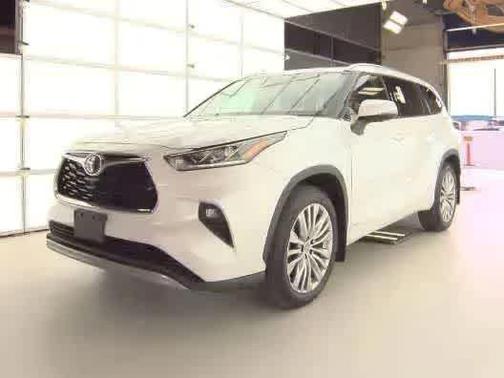 2023 Toyota Highlander Hybrid Platinum