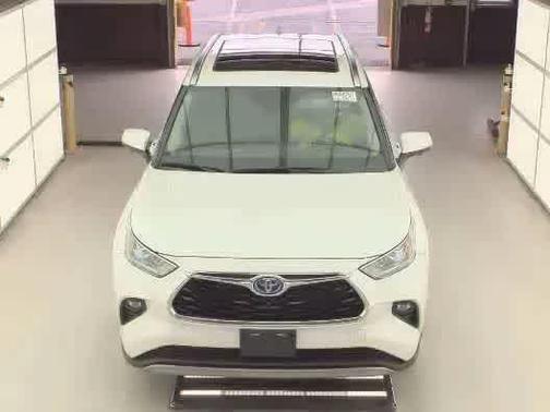 2023 Toyota Highlander Hybrid Platinum
