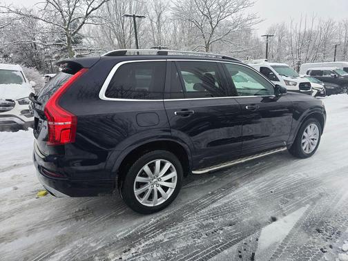 2016 Volvo XC90 T6 Momentum