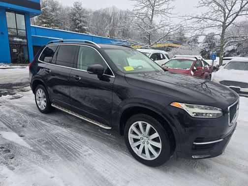 2016 Volvo XC90 T6 Momentum