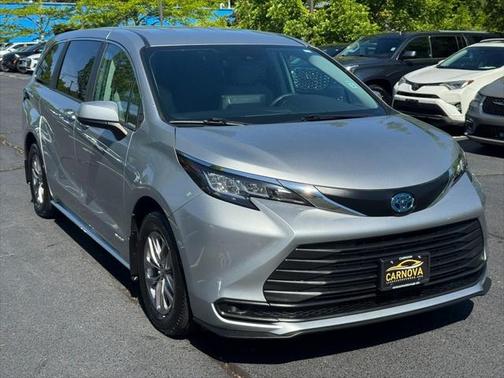 2021 Toyota Sienna LE