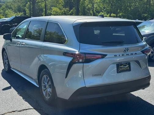 2021 Toyota Sienna LE