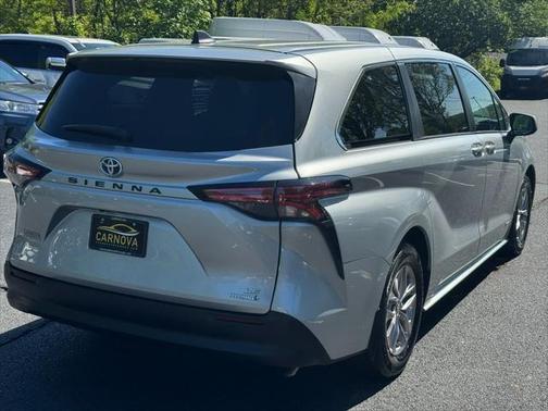 2021 Toyota Sienna LE