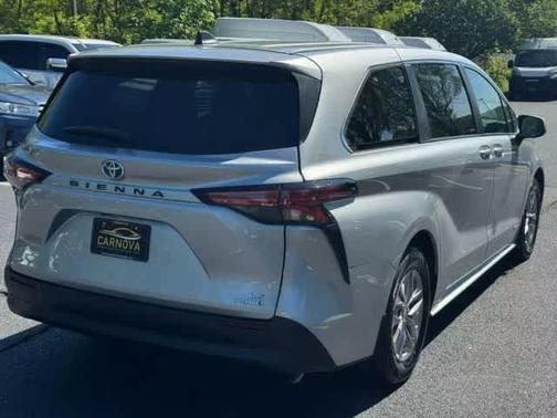 2021 Toyota Sienna LE