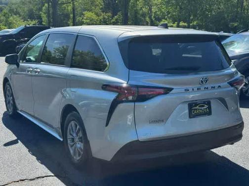 2021 Toyota Sienna LE