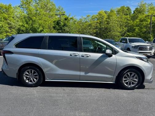 2021 Toyota Sienna LE