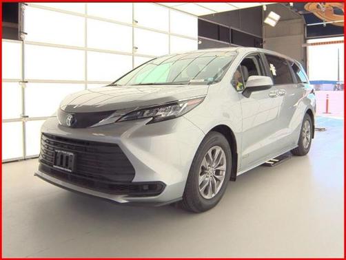 2021 Toyota Sienna LE
