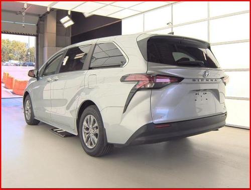 2021 Toyota Sienna LE