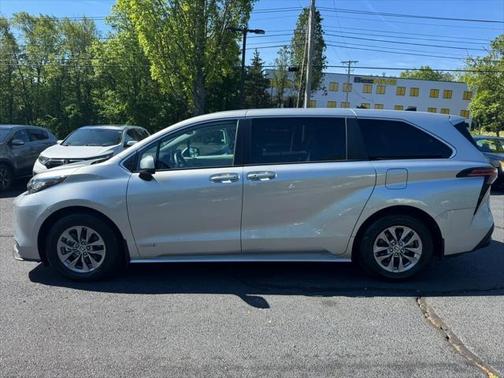 2021 Toyota Sienna LE