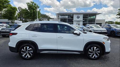 Pure White 2025 Volkswagen Tiguan 2.0T S