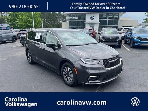 2023 Chrysler Pacifica Hybrid Touring L