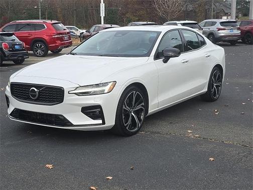 2024 Volvo S60 B5 Core Dark Theme