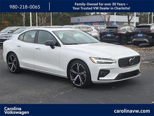 2024 Volvo S60 B5 Core Dark Theme